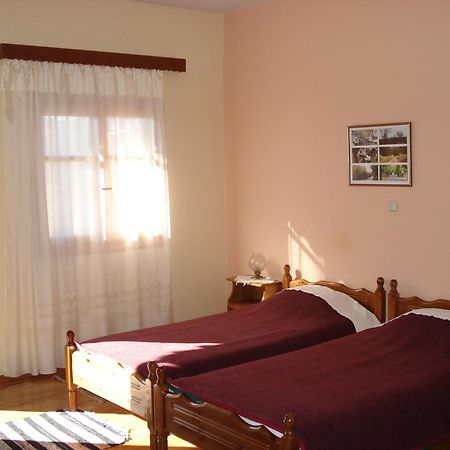 Zephyros Hotel Vitína Kültér fotó