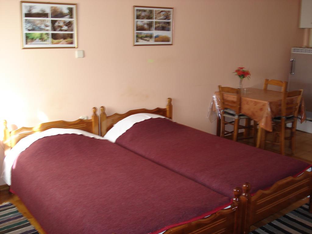 Zephyros Hotel Vitína Kültér fotó