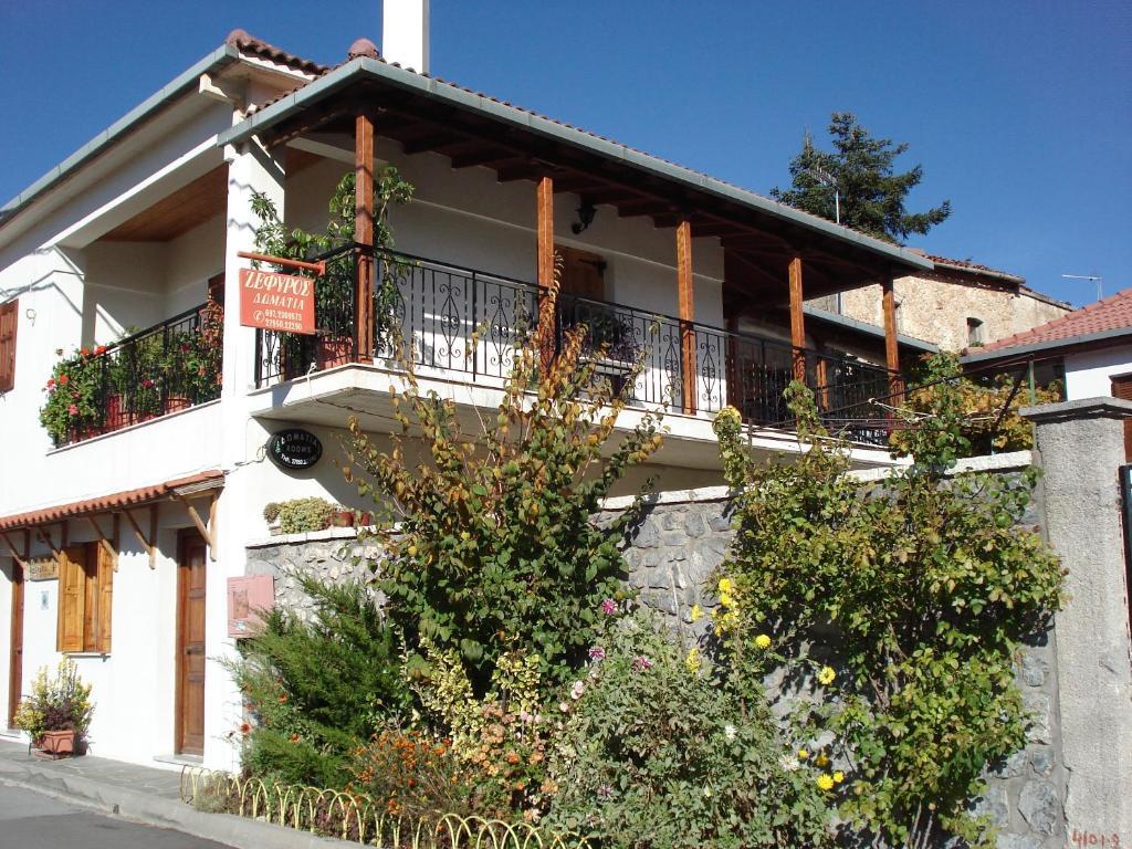 Zephyros Hotel Vitína Kültér fotó
