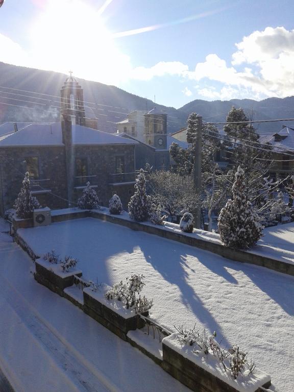 Zephyros Hotel Vitína Kültér fotó