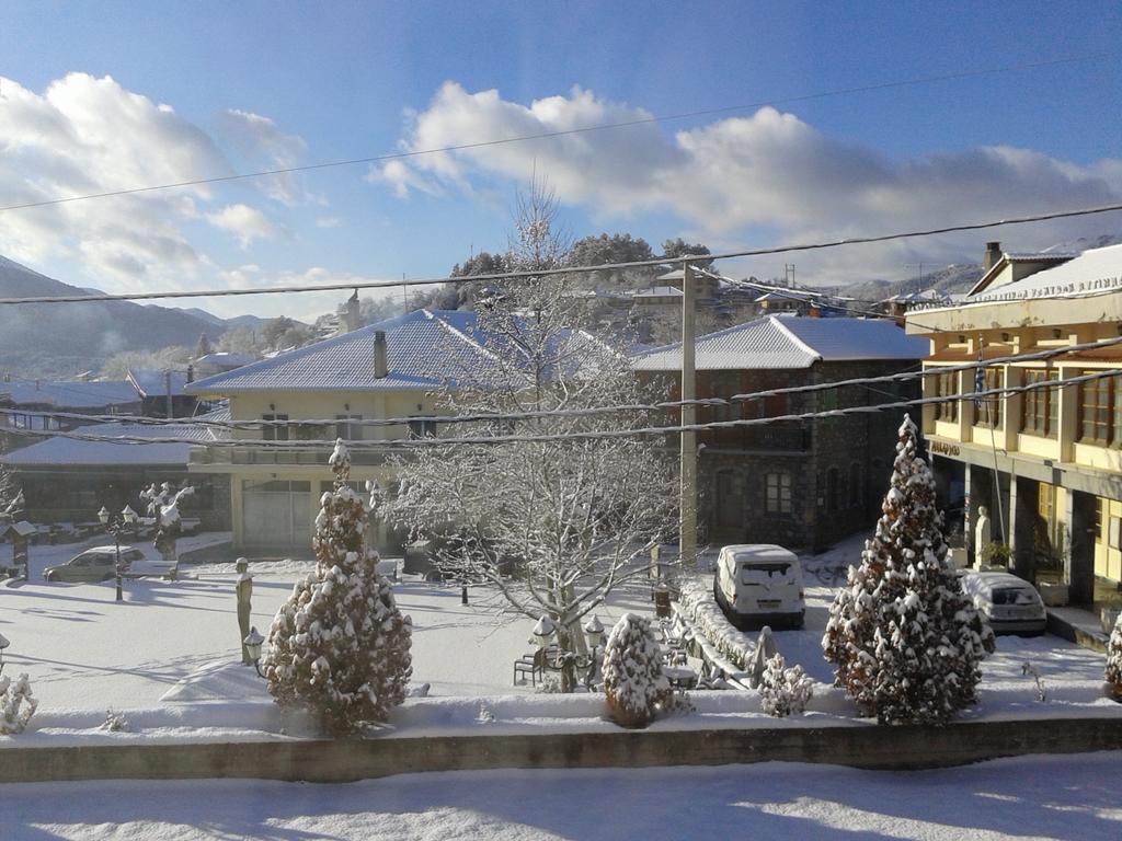 Zephyros Hotel Vitína Kültér fotó
