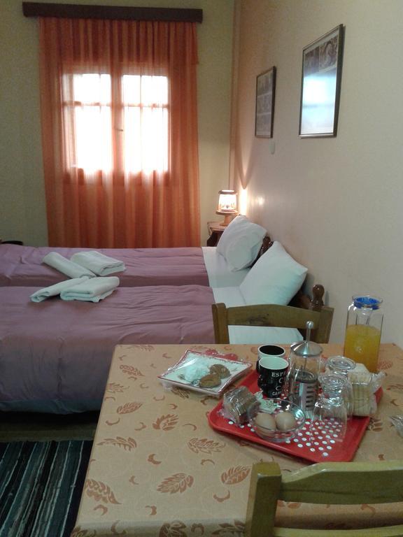 Zephyros Hotel Vitína Kültér fotó