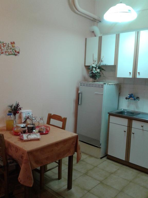 Zephyros Hotel Vitína Kültér fotó