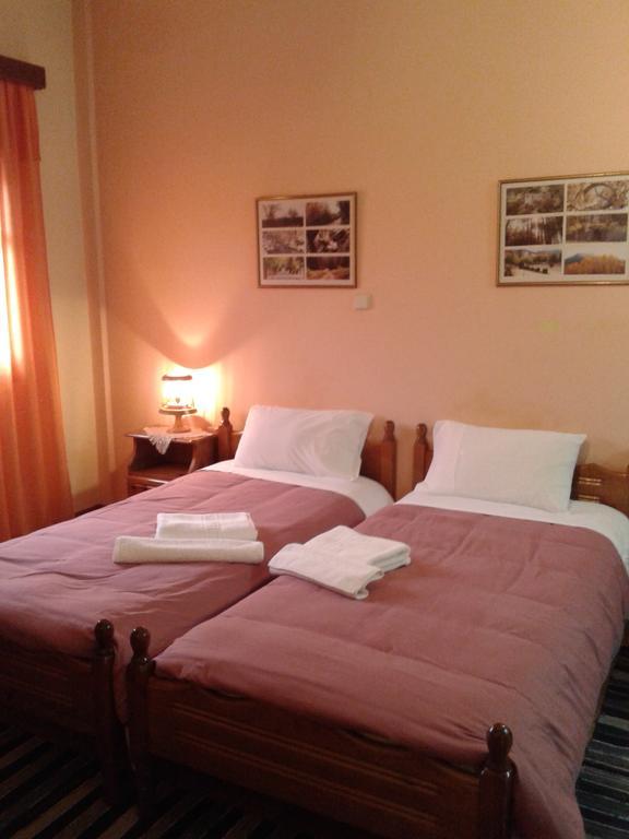 Zephyros Hotel Vitína Kültér fotó