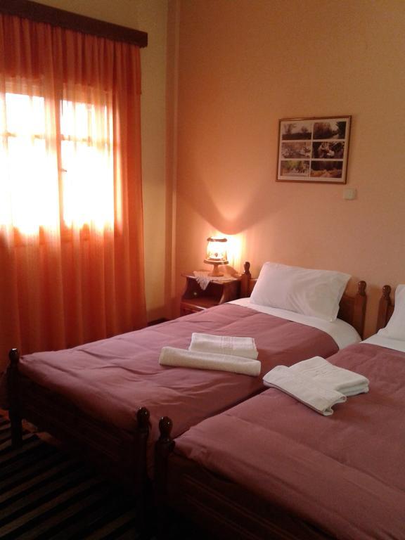 Zephyros Hotel Vitína Kültér fotó