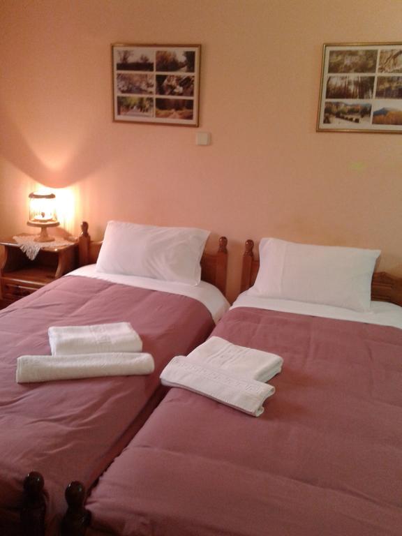 Zephyros Hotel Vitína Kültér fotó