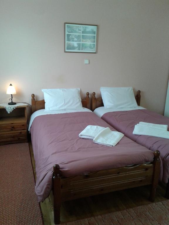 Zephyros Hotel Vitína Kültér fotó