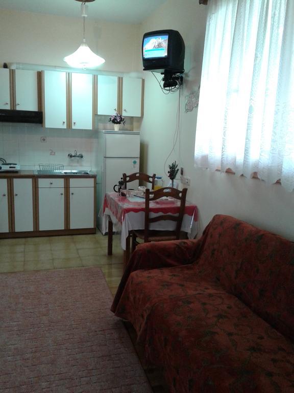 Zephyros Hotel Vitína Kültér fotó