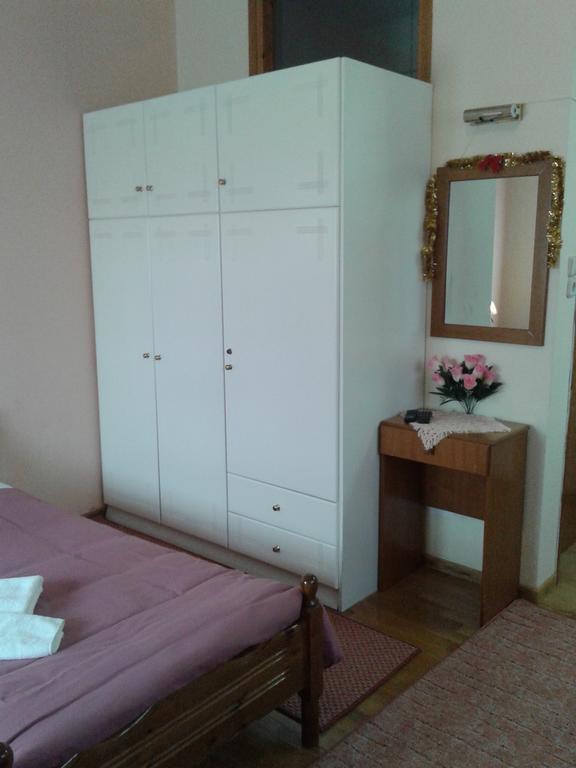 Zephyros Hotel Vitína Kültér fotó